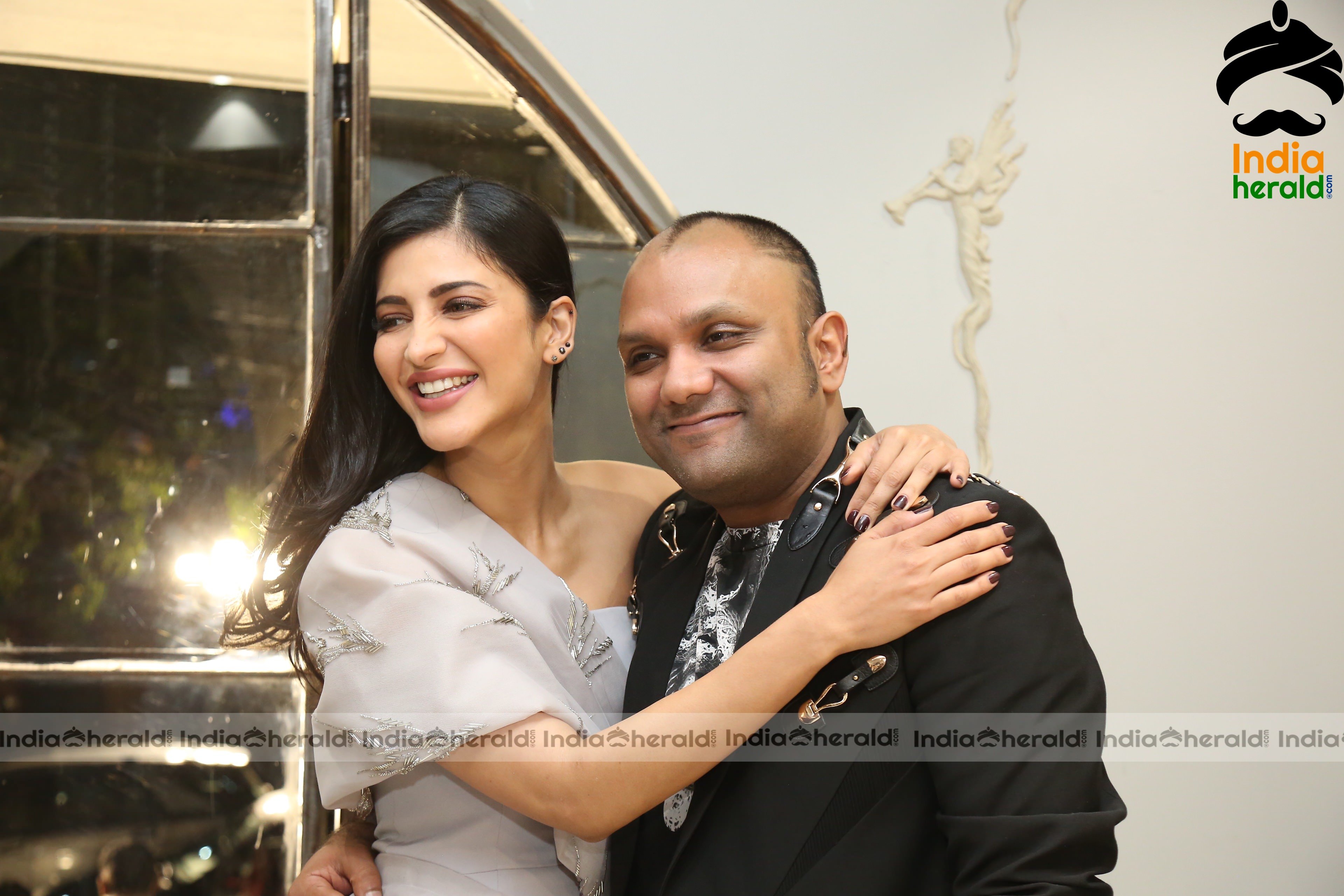 Shruti Hassan Hot at the Launch of Ace Couturier Set 1