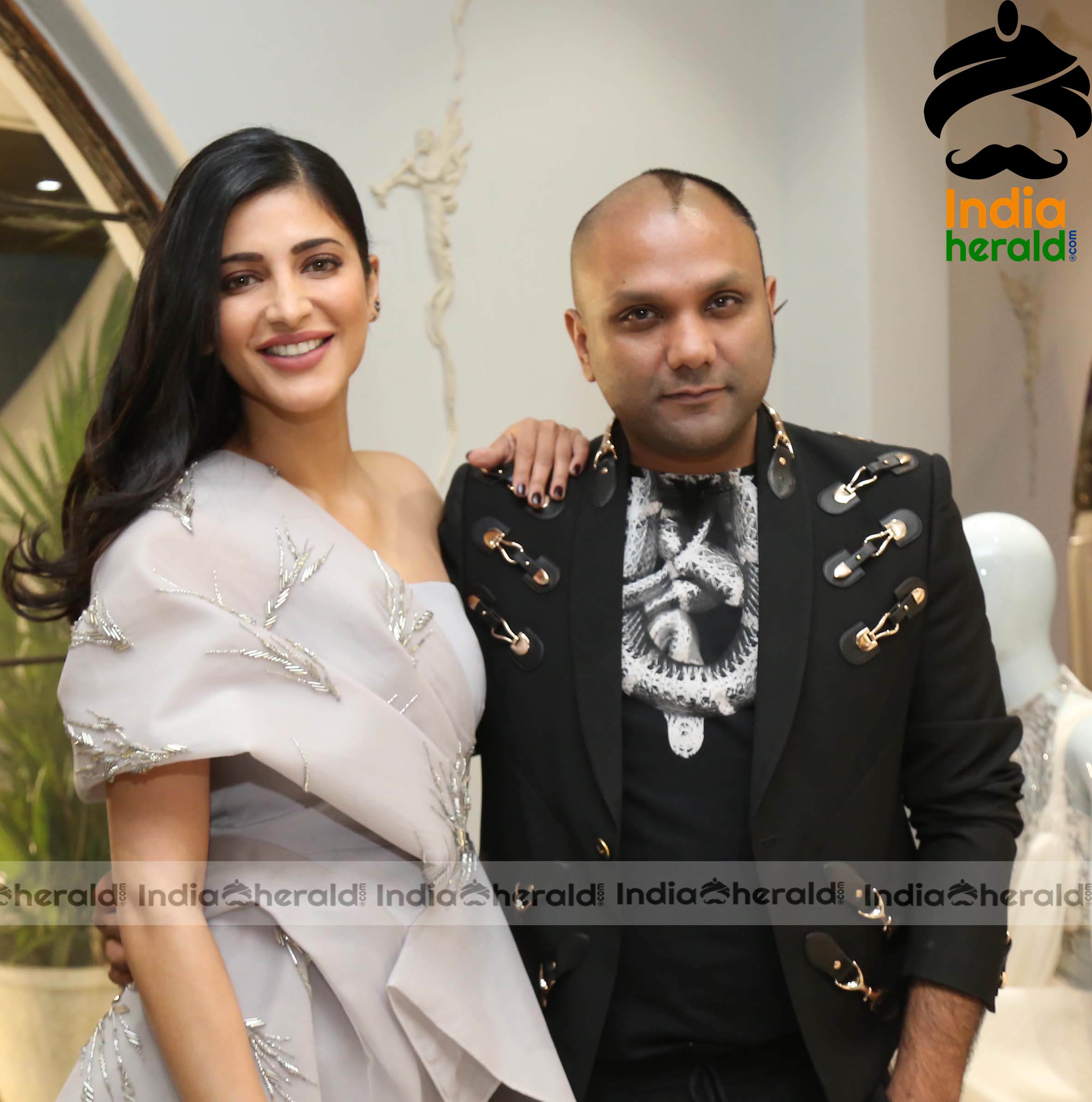 Shruti Hassan Hot at the Launch of Ace Couturier Set 4