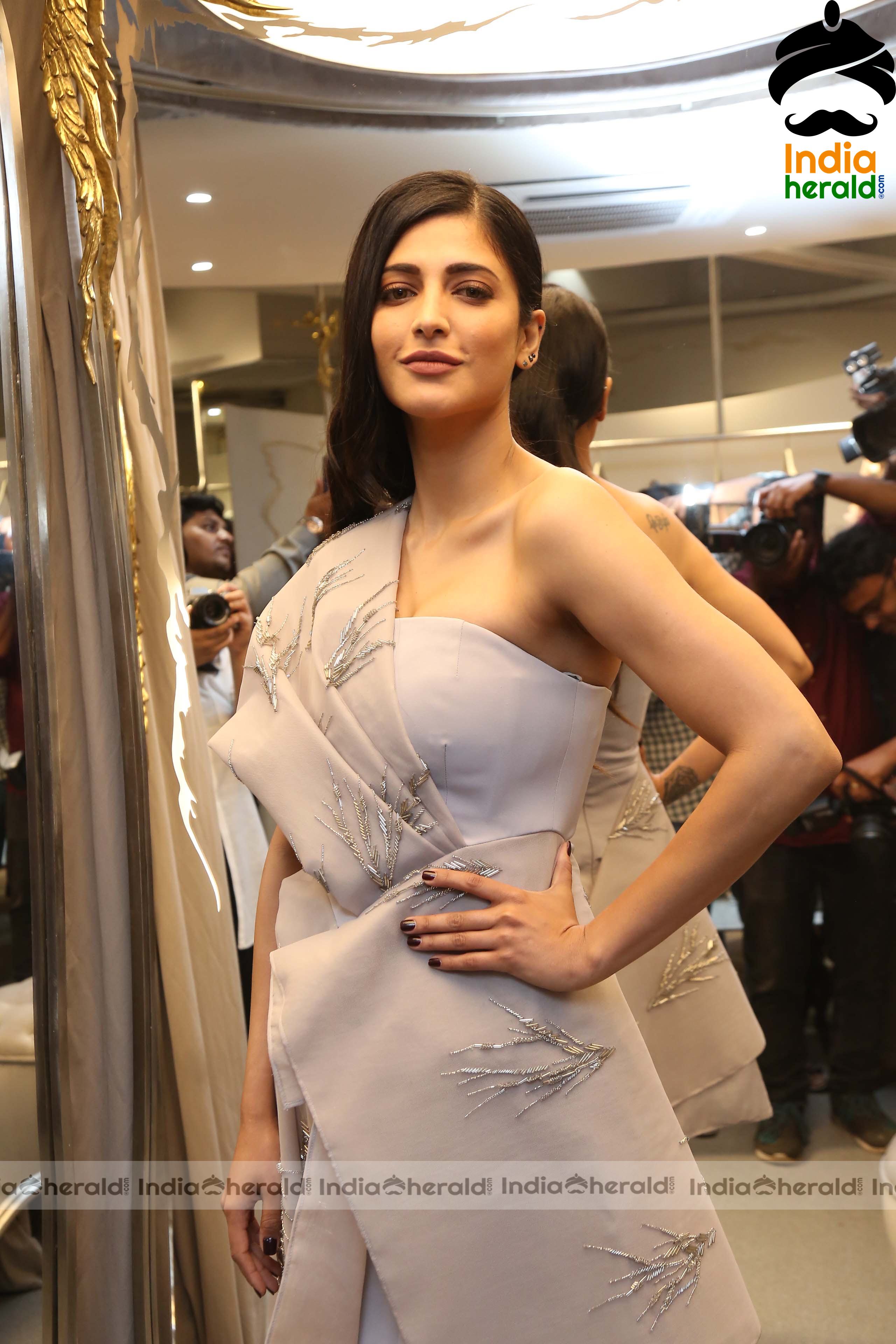 Shruti Hassan Hot at the Launch of Ace Couturier Set 4