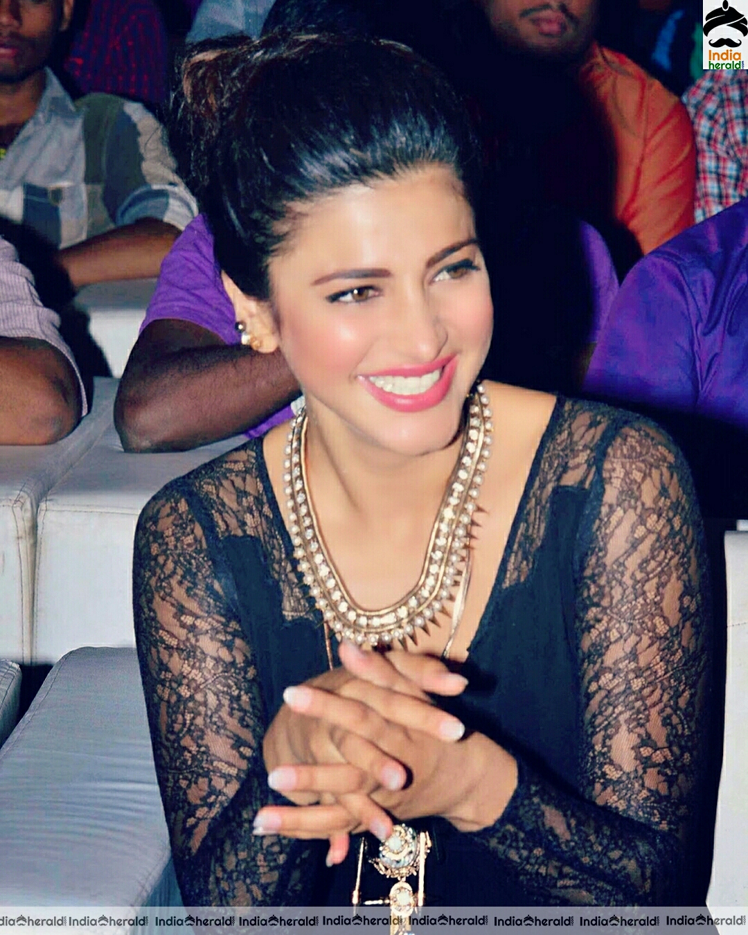 Shruti Hassan Hot Black Dress Stills