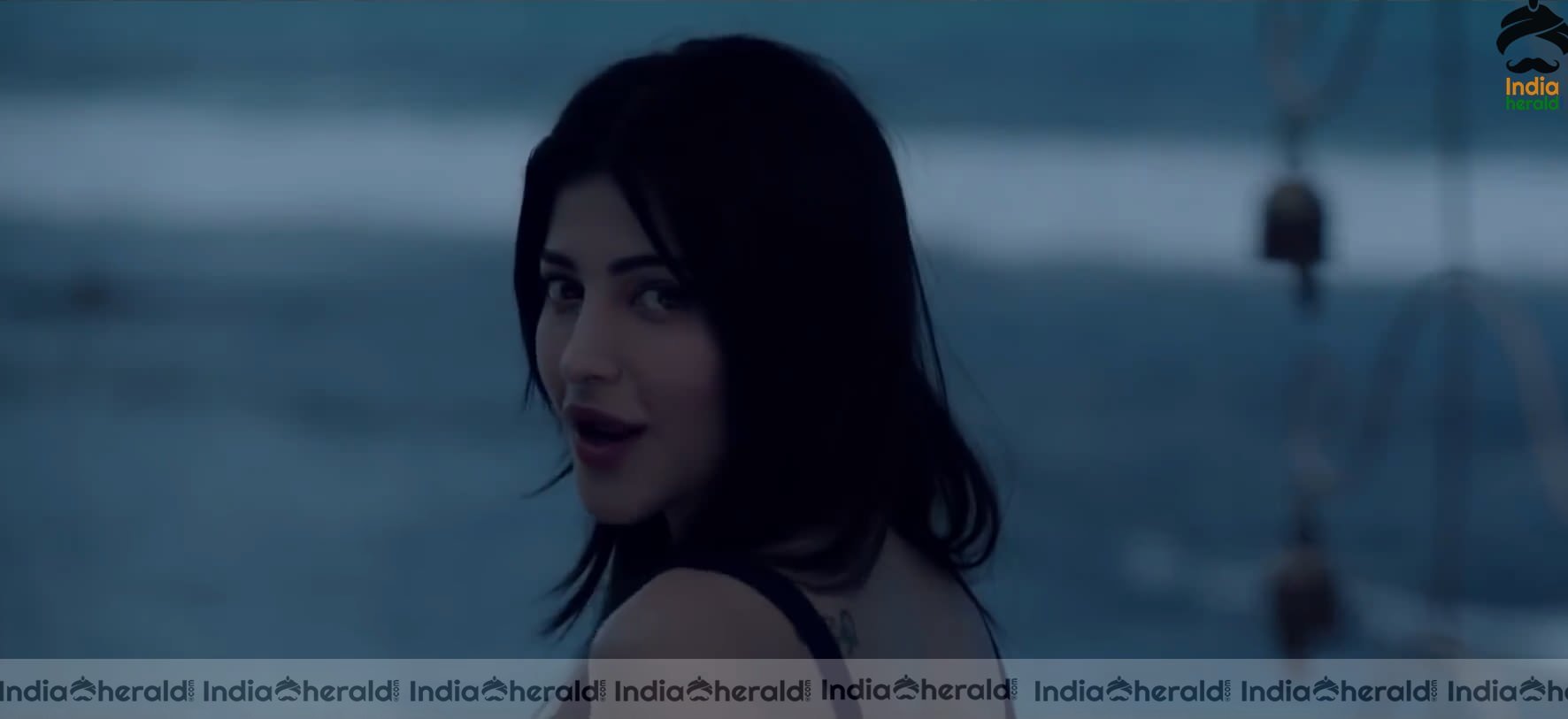 Shruti Hassan Hot Unseen Bedroom Scene Photos