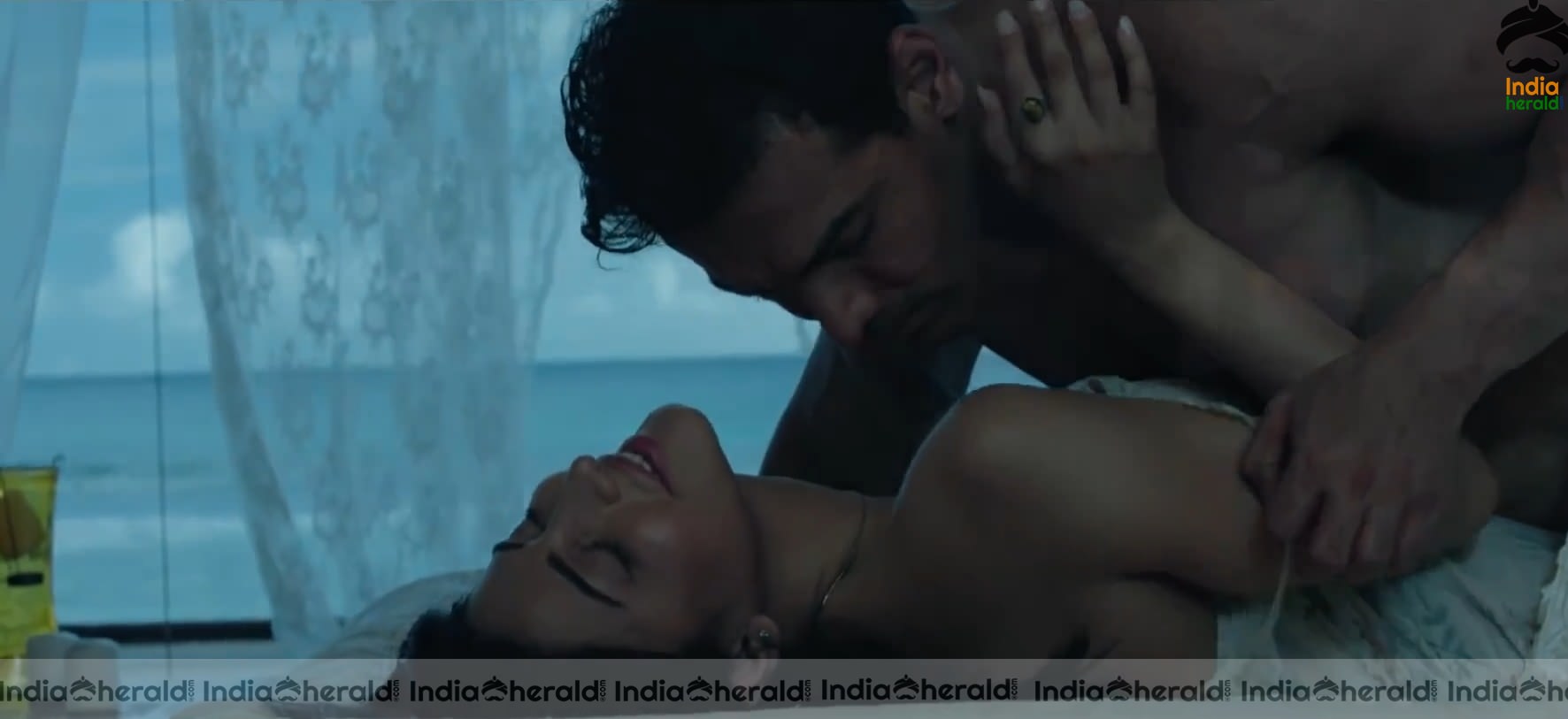 Shruti Hassan Hot Unseen Bedroom Scene Photos