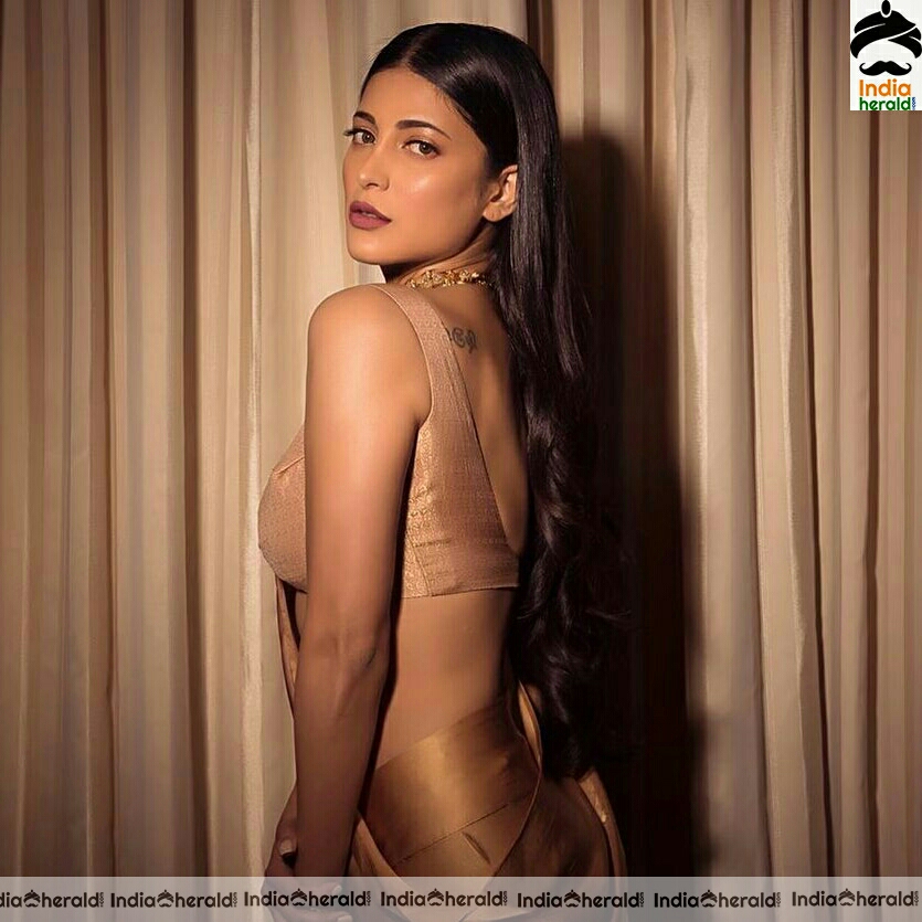Shruti Hassan Latest Hot Photos in Golden Saree exposing Her Hip