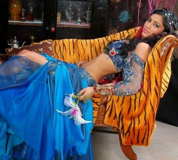 Shruti Hassan latest Hot Stills