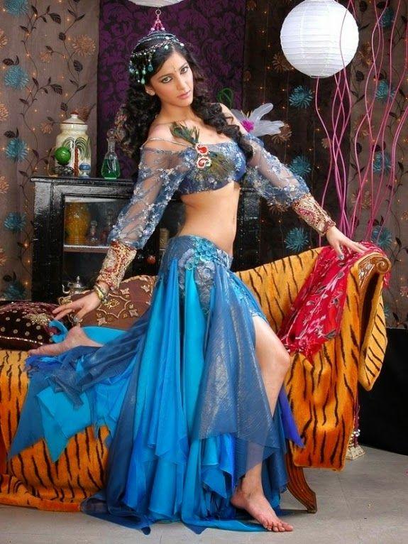 Shruti Hassan latest Hot Stills