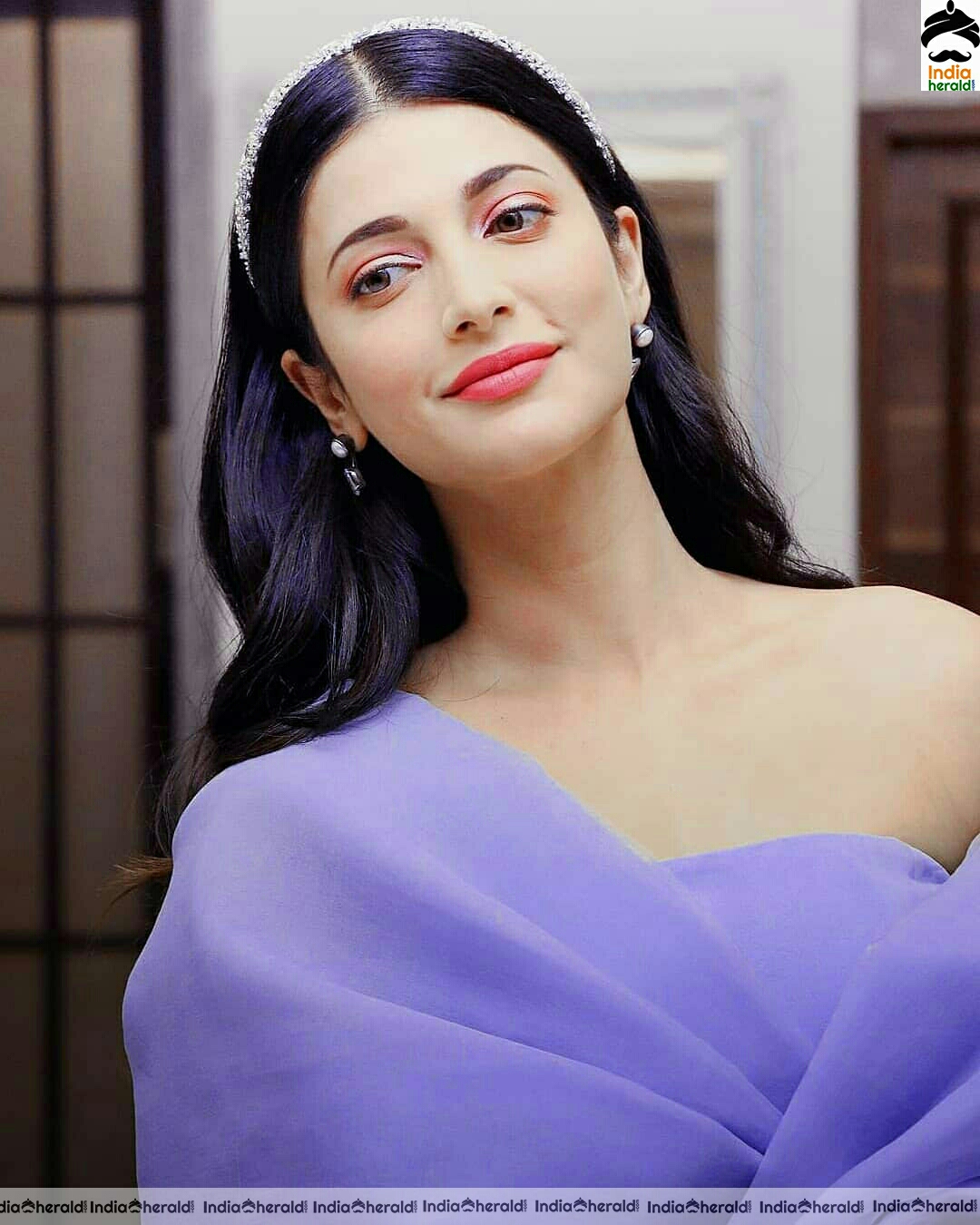 Shruti Hassan looking angelic and pretty in these photos