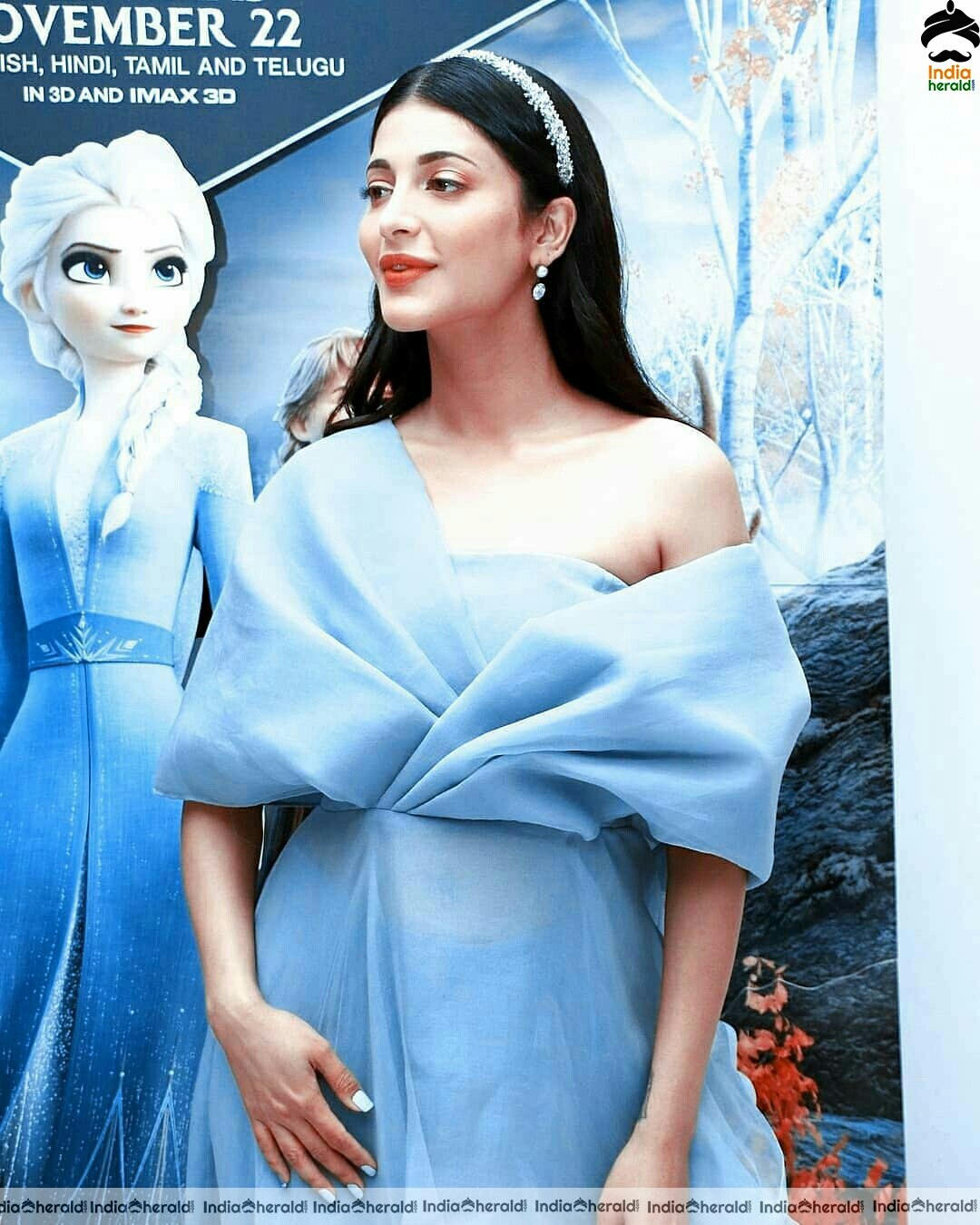 Shruti Hassan looking angelic and pretty in these photos
