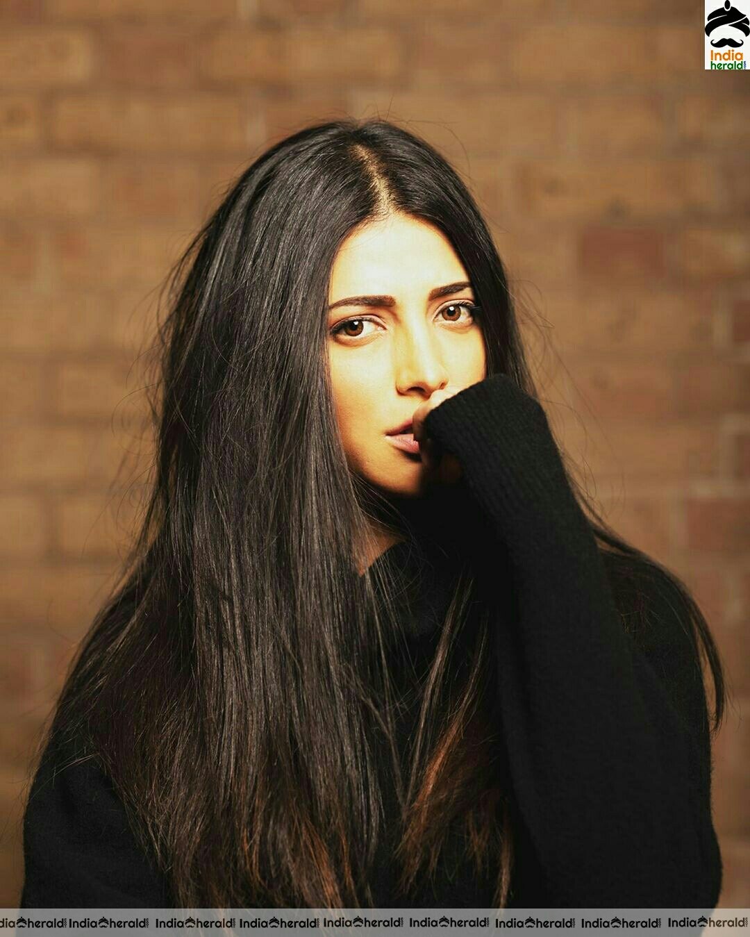 Shruti Hassan Quarantine annoyed grunt photos