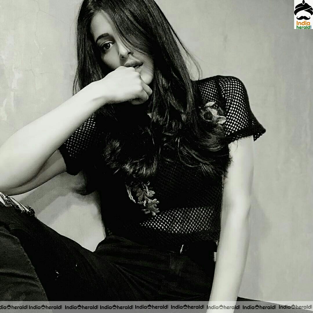 Shruti Hassan Quarantine annoyed grunt photos