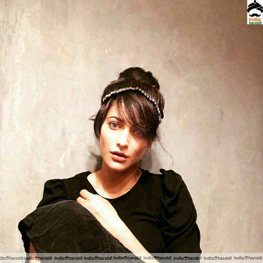 Shruti Hassan Quarantine annoyed grunt photos