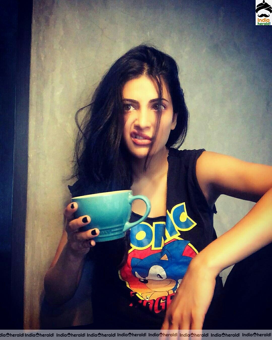 Shruti Hassan Quarantine annoyed grunt photos