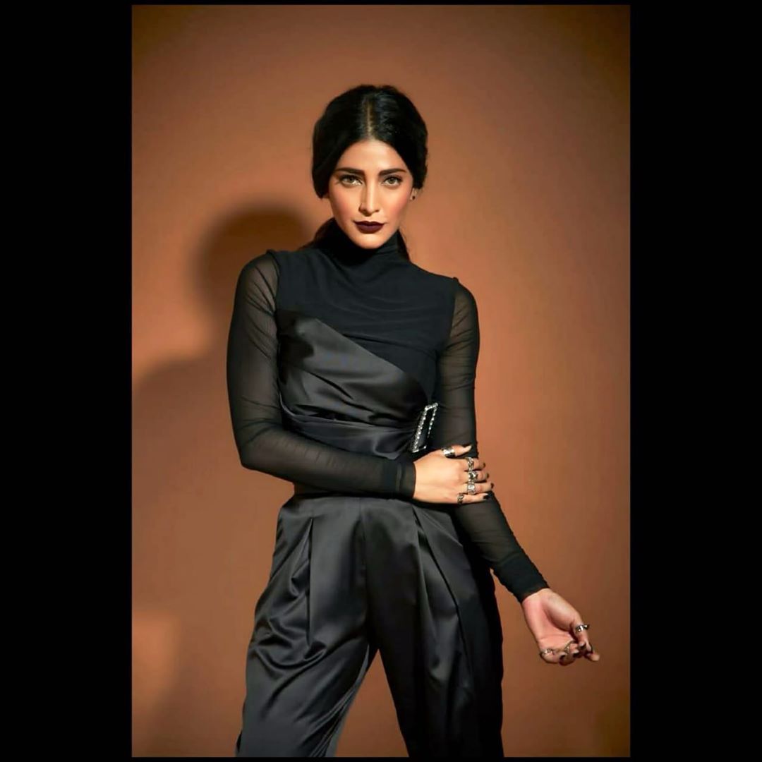 Shrutihaasan Hot Black magic Photo Shoot