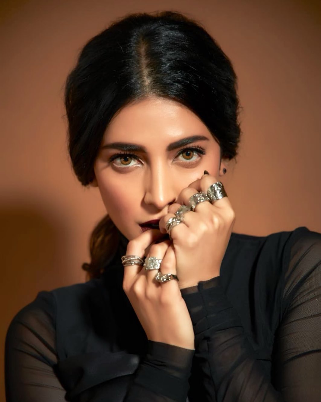 Shrutihaasan Hot Black magic Photo Shoot