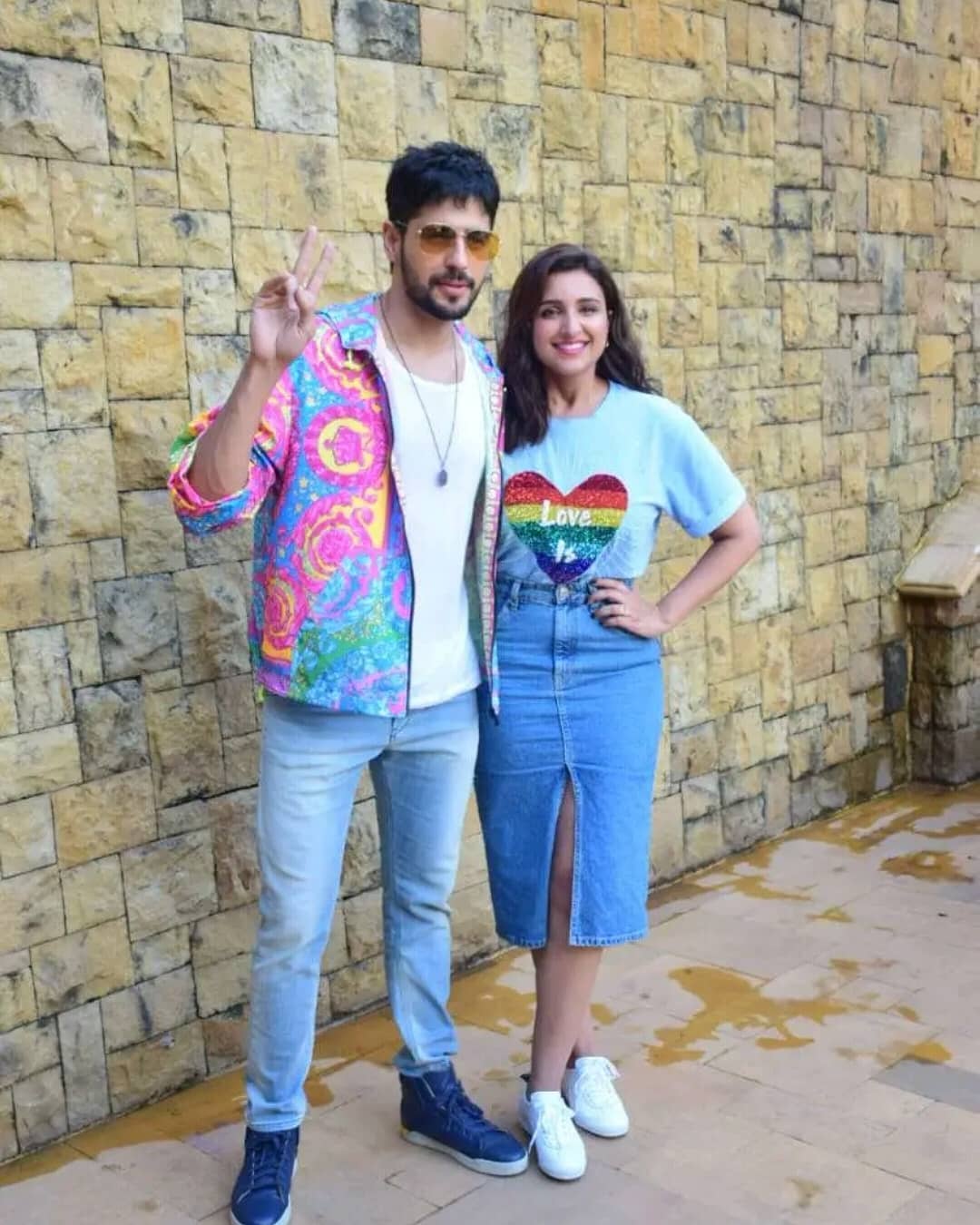 Siddharth Malhotra Parineeti Chopra Are All Smiles During Jobariya Jodi Promotion