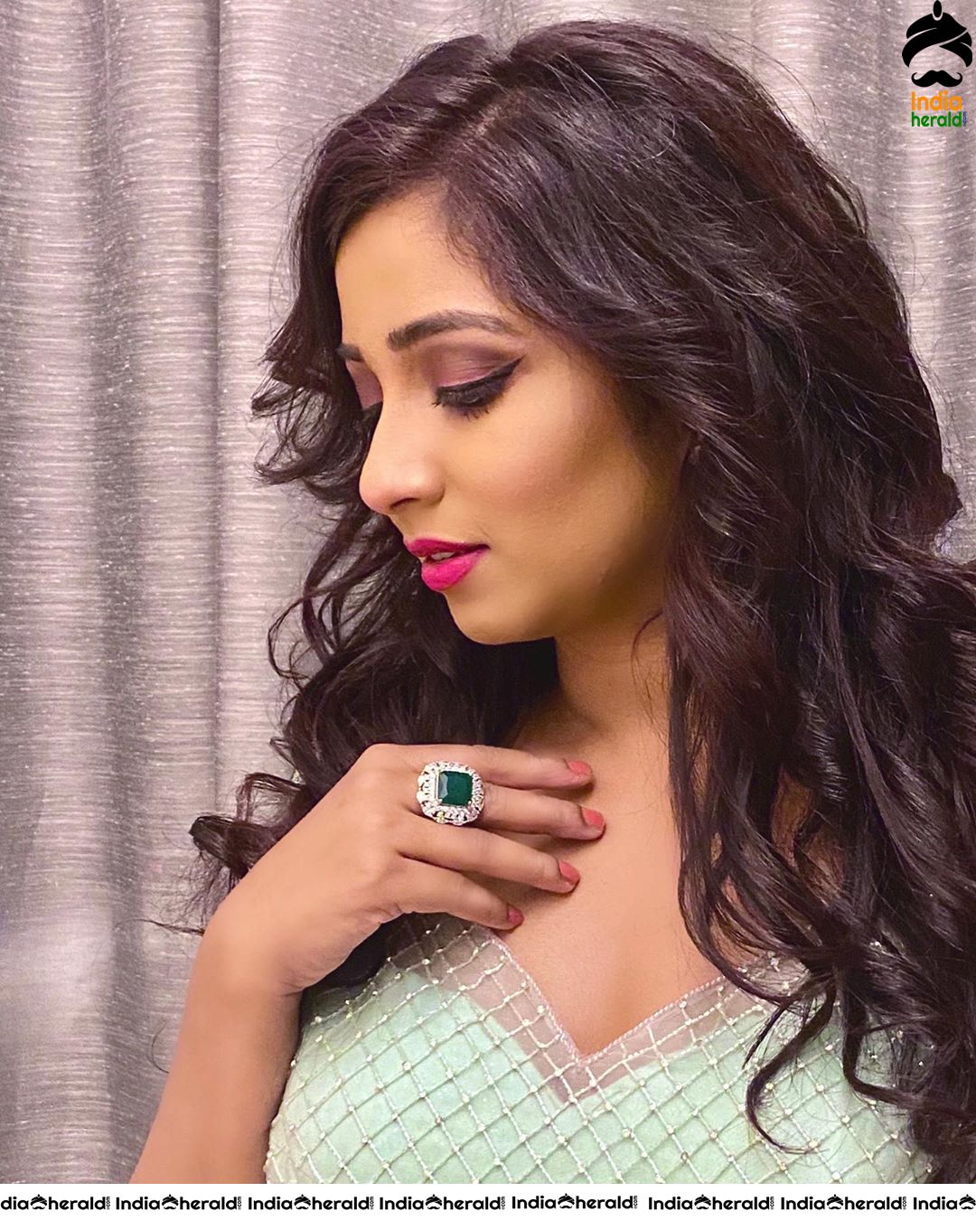 Singer Shreya Ghoshal Latest Hot Photos Collection Set 1