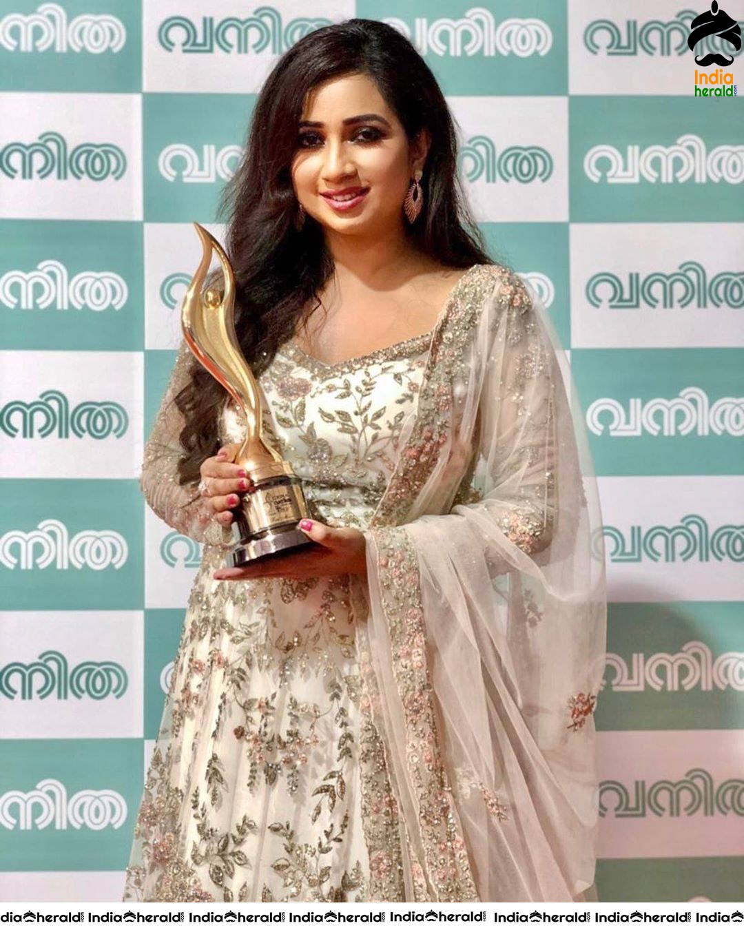 Singer Shreya Ghoshal Latest Hot Photos Collection Set 3