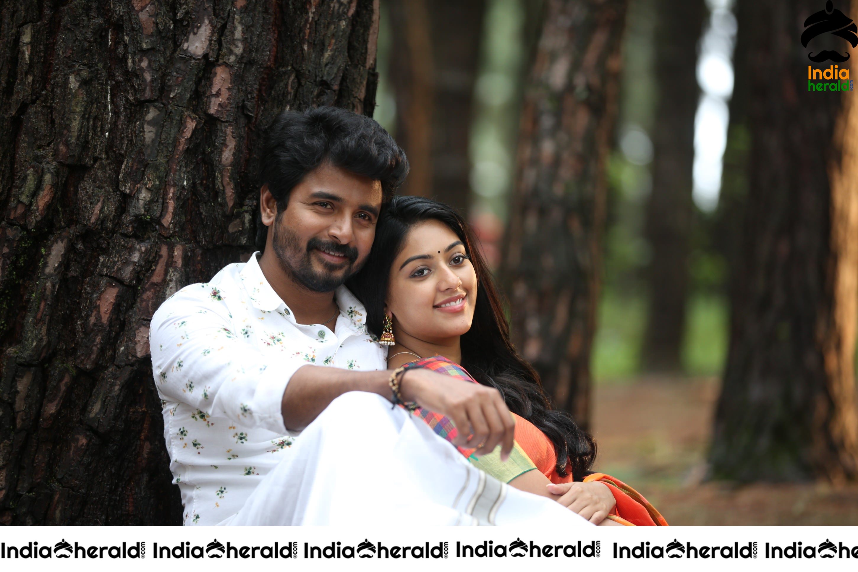 Siva Karthikeyan and Anu Emmanuel Hot Stills from Namma Veetu Pillai movie