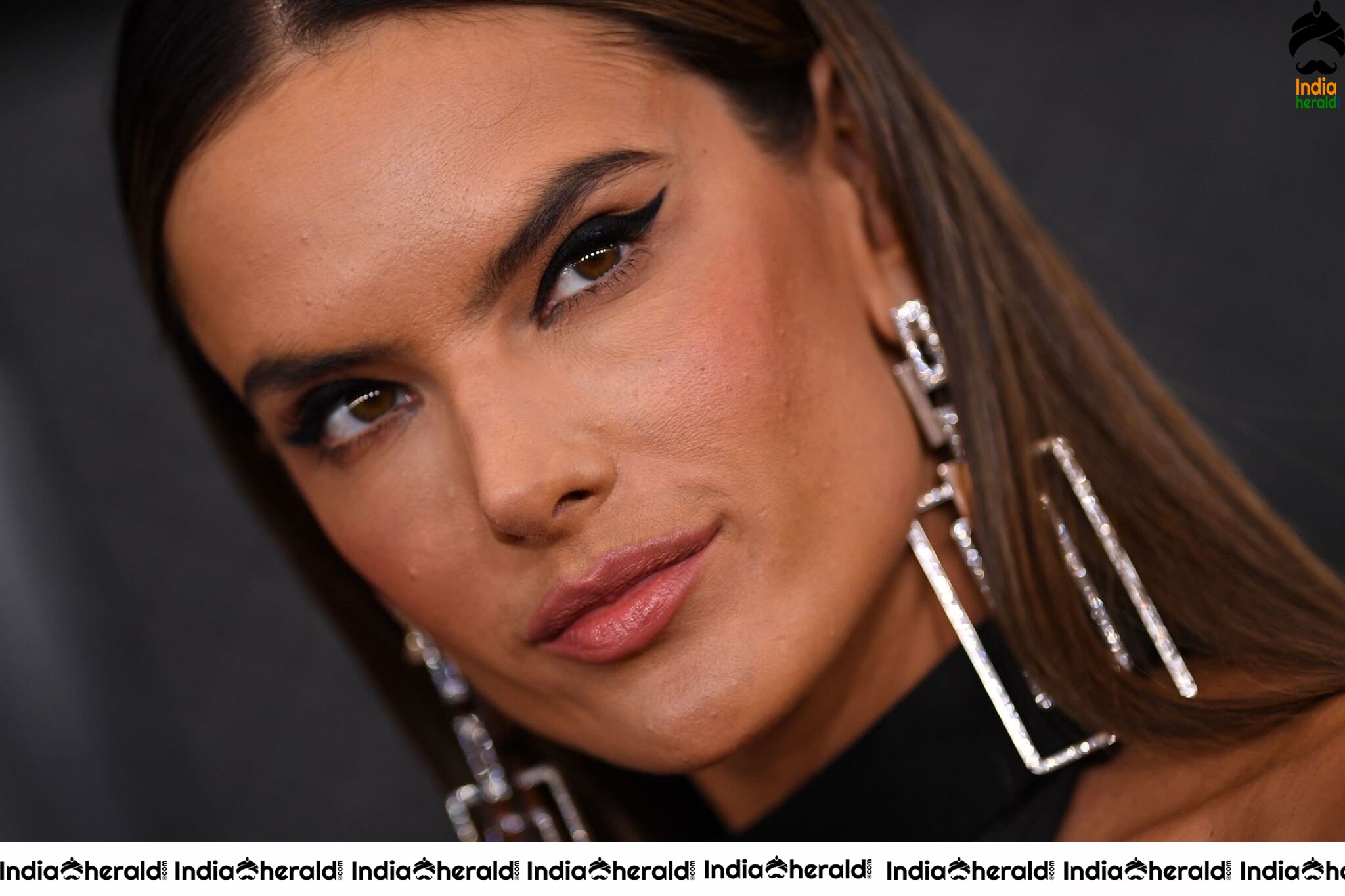 Sizzling Alessandra Ambrosio Hot Thigh Show at Grammys
