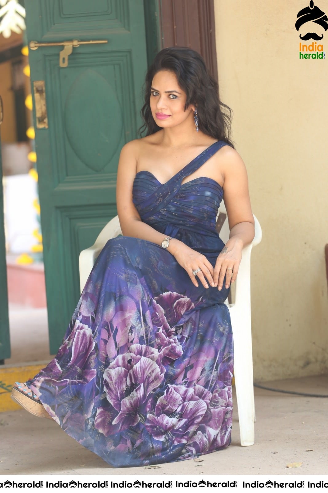 Sizzling Hot Minakkshi Kalitaa Latest Photos Set 2
