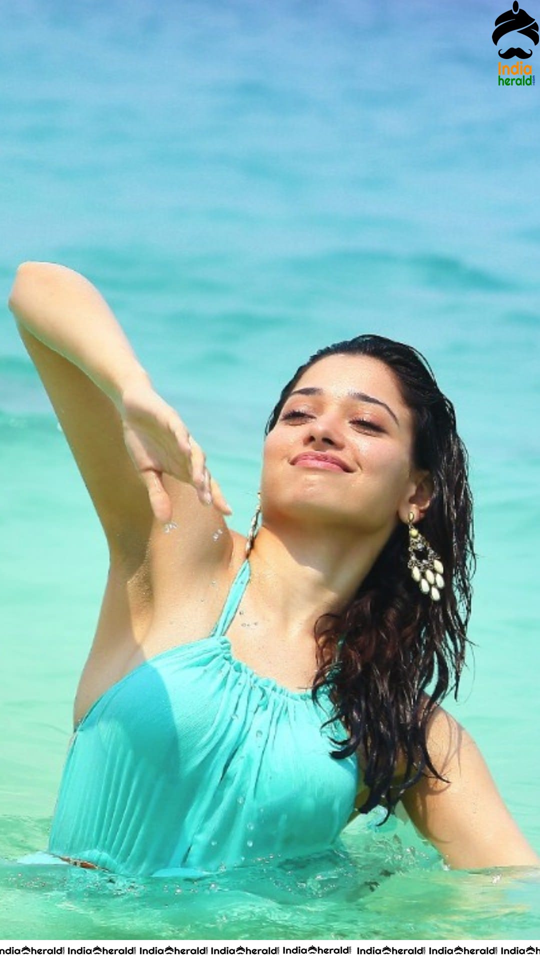 Sizzling Hot Tamannaah exposing her Milky White Belly and Navel Photos from Tadakha Set 1