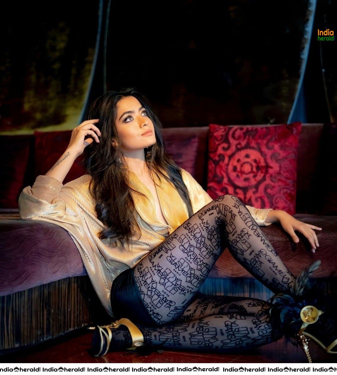 Sizzling Latest Hot Photos of Ravishing Rashmika Mandanna