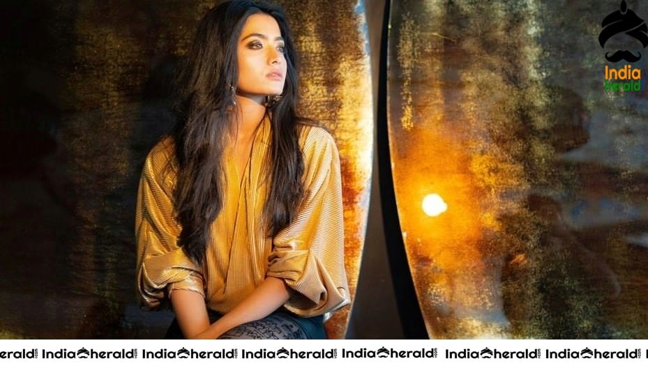 Sizzling Latest Hot Photos of Ravishing Rashmika Mandanna