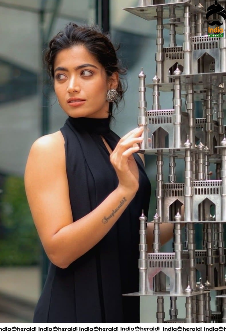 Sizzling Latest Hot Photos of Ravishing Rashmika Mandanna