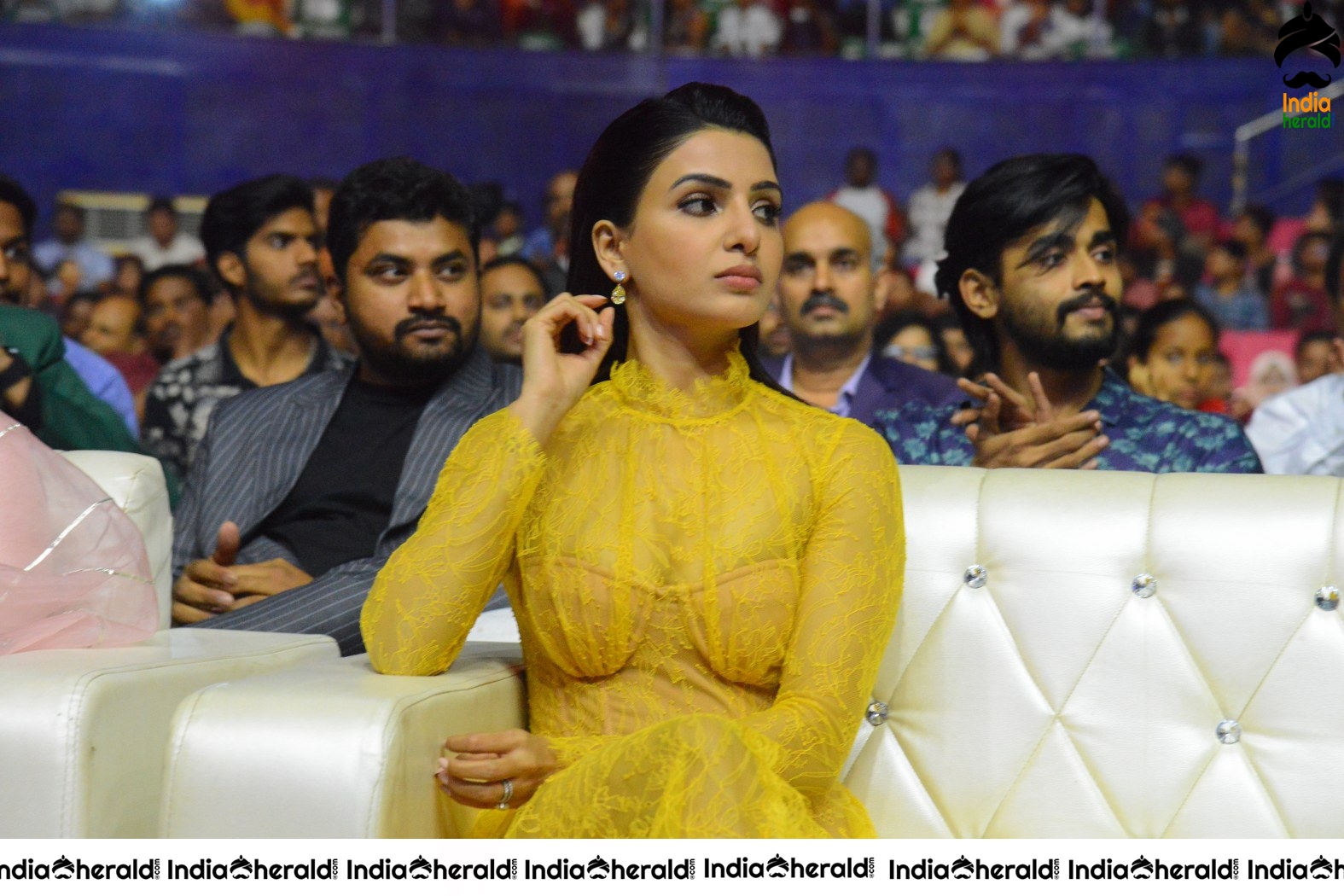 Sizzling Samantha Oozing Hotness in Transparent Yellow Outfit Set 2