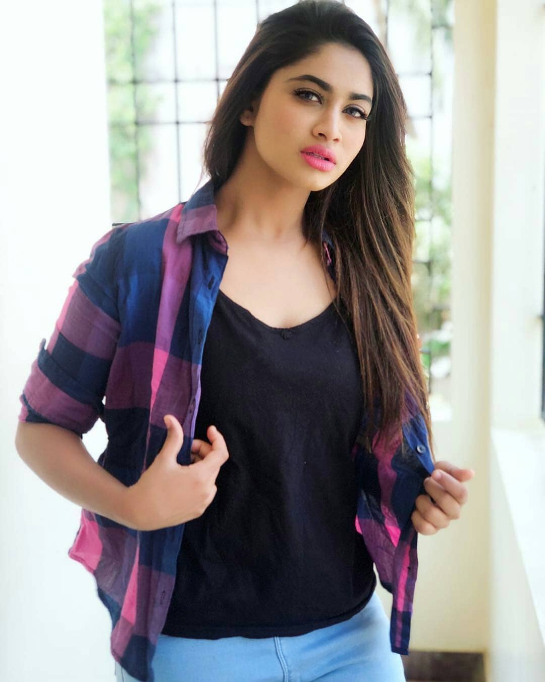 Sizzling Shivani Narayanan Latest Compilation Pics