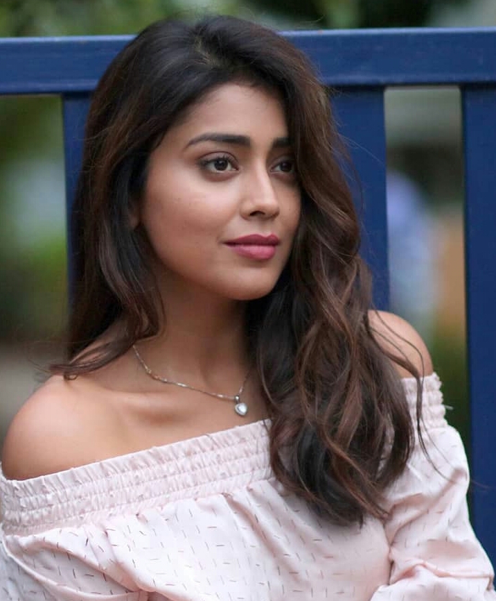Sizzling Shriya Tempts Up In Latest Photos