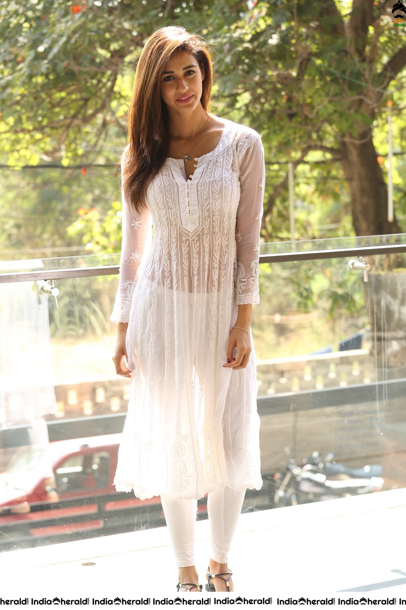 Slim and Sexy Waist Beauty Disha Patani in a revealing White Chudi Set 2
