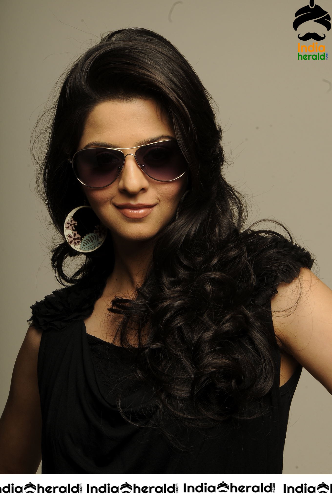 Slim and Slender Waist Beauty Vedika Latest Photos in Black Set 2