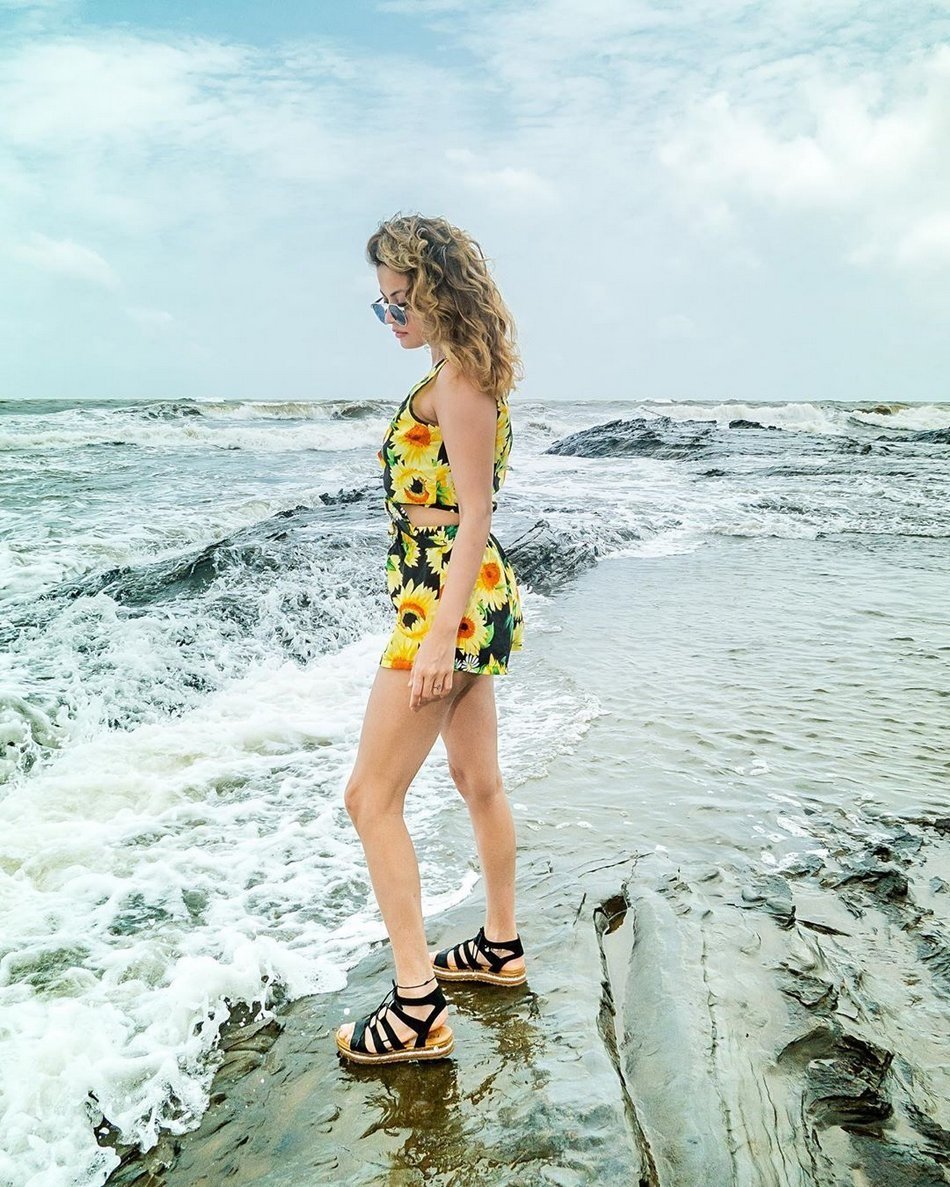 Sneha Ullal Hot Poses