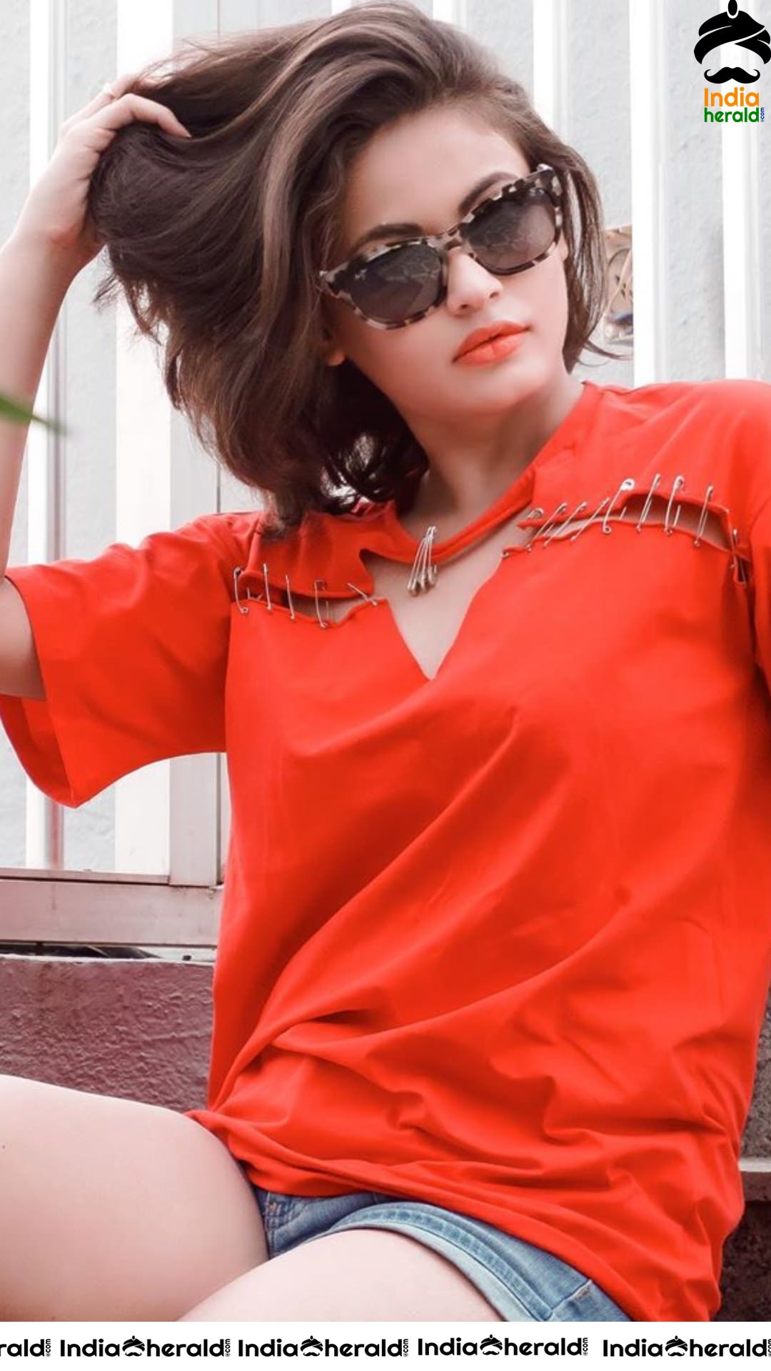 Sneha Ullal Latest Hot Clicks from her Vacation to Paris