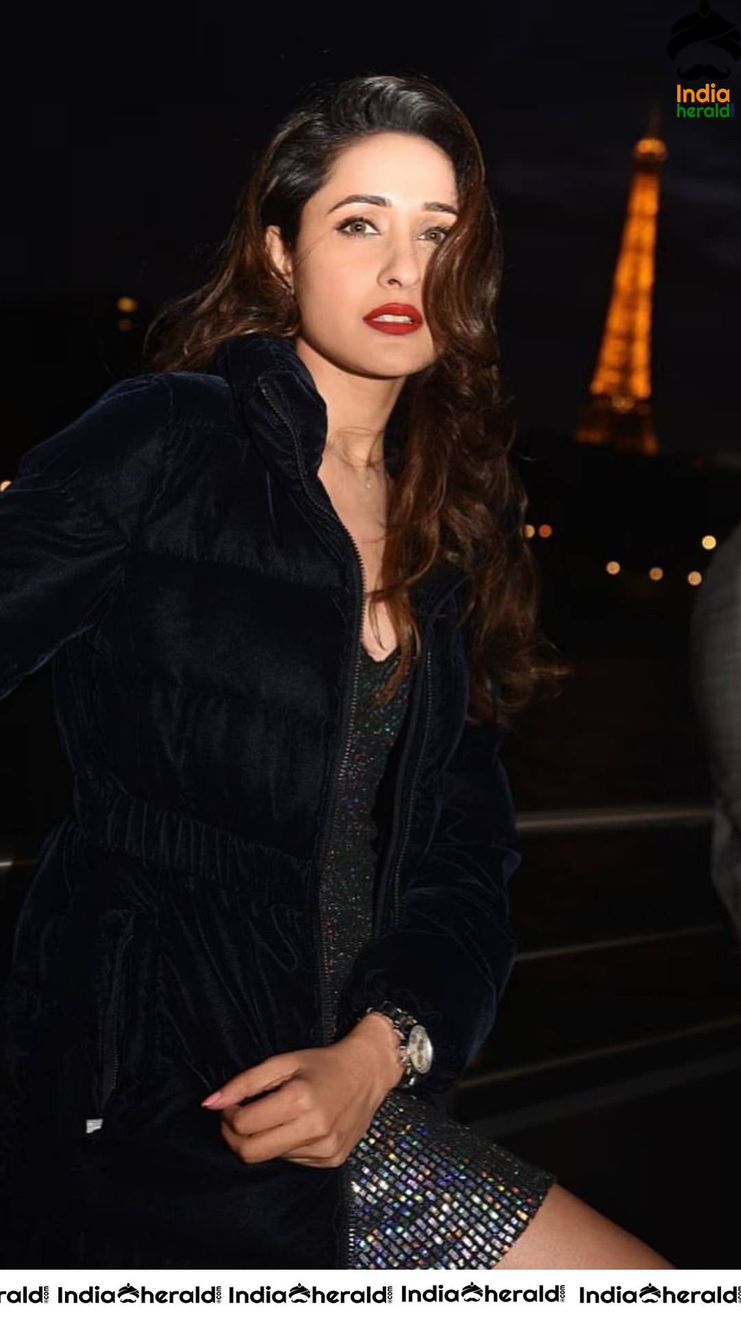 Sneha Ullal Latest Hot Clicks from her Vacation to Paris
