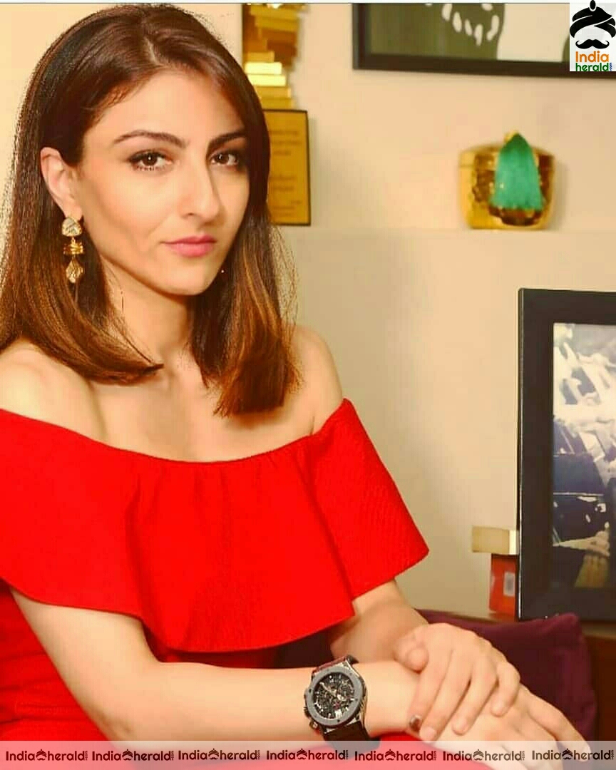 Soha Ali Khan Hot Compilation Photo Stills