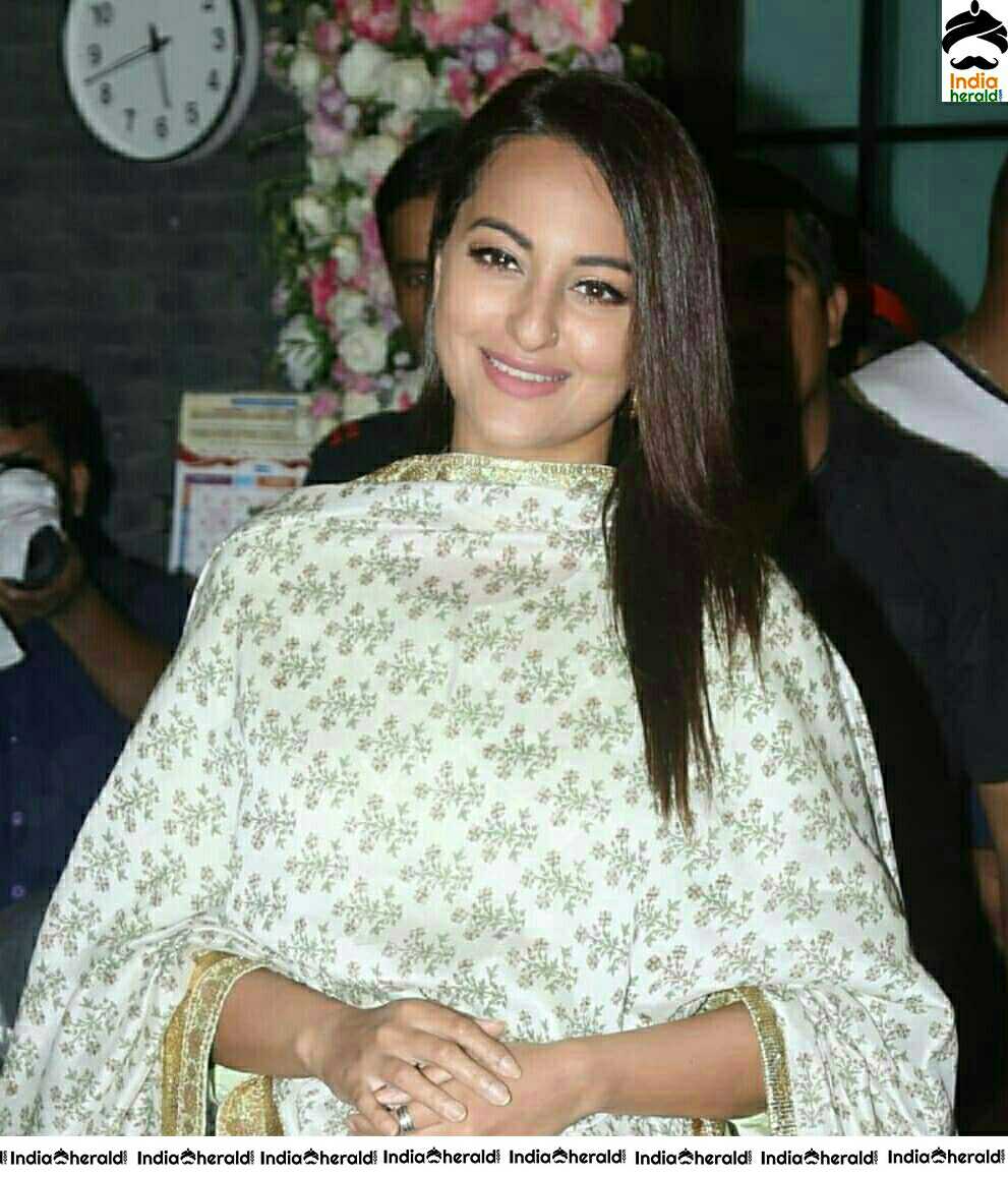 Sonakshi Sinha Beautiful Photo Stills