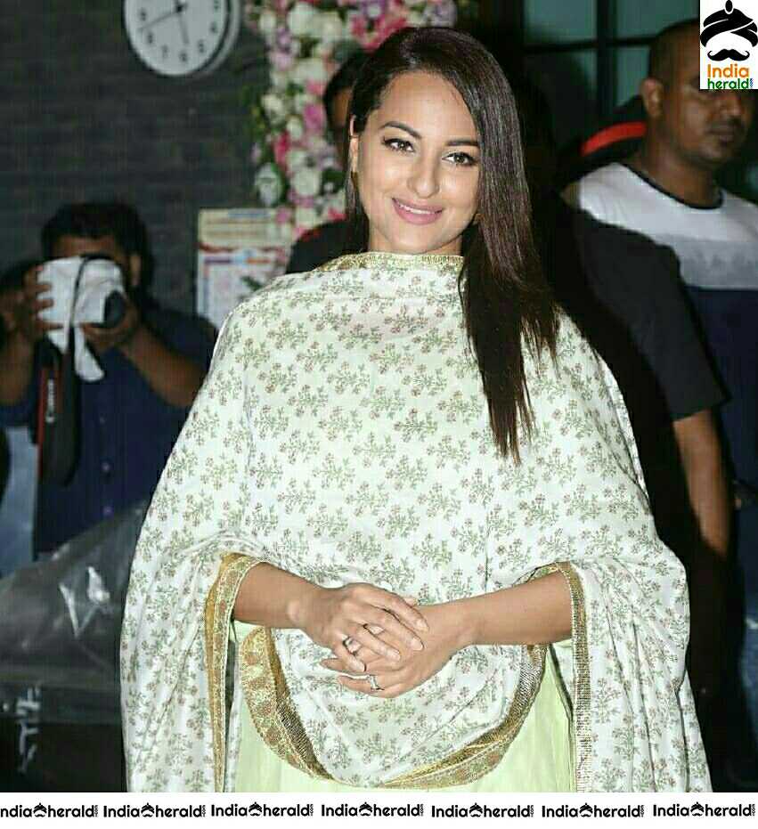 Sonakshi Sinha Beautiful Photo Stills