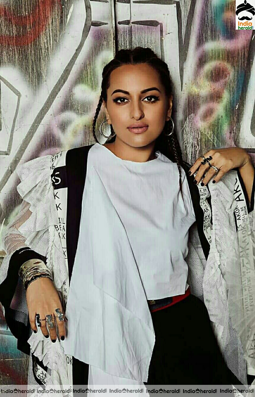 Sonakshi Sinha Hot Compilation Photo Stills