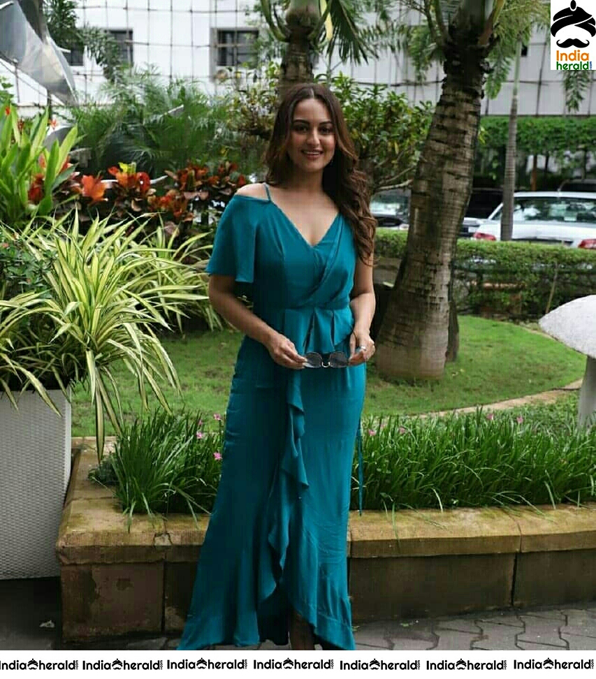 Sonakshi Sinha Hot In Green Colour Dress Spotted Outside In Juhu