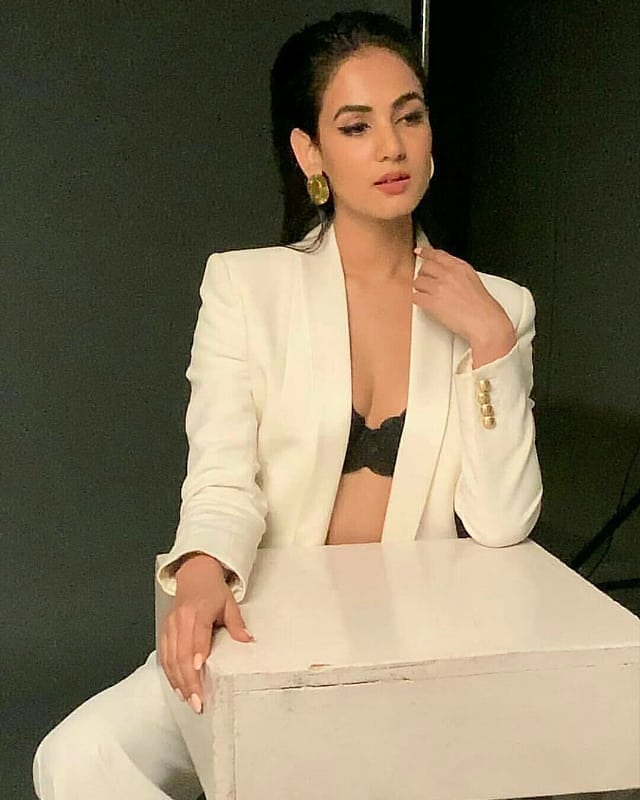 Sonal Chauhan Compilation Of Hot Photoshoot Pics