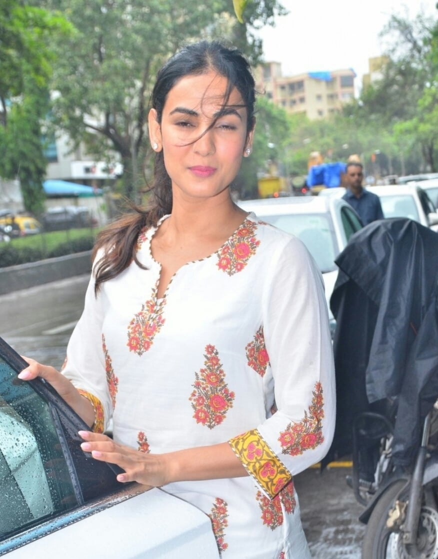 Sonal Chauhan Seen At Juhu