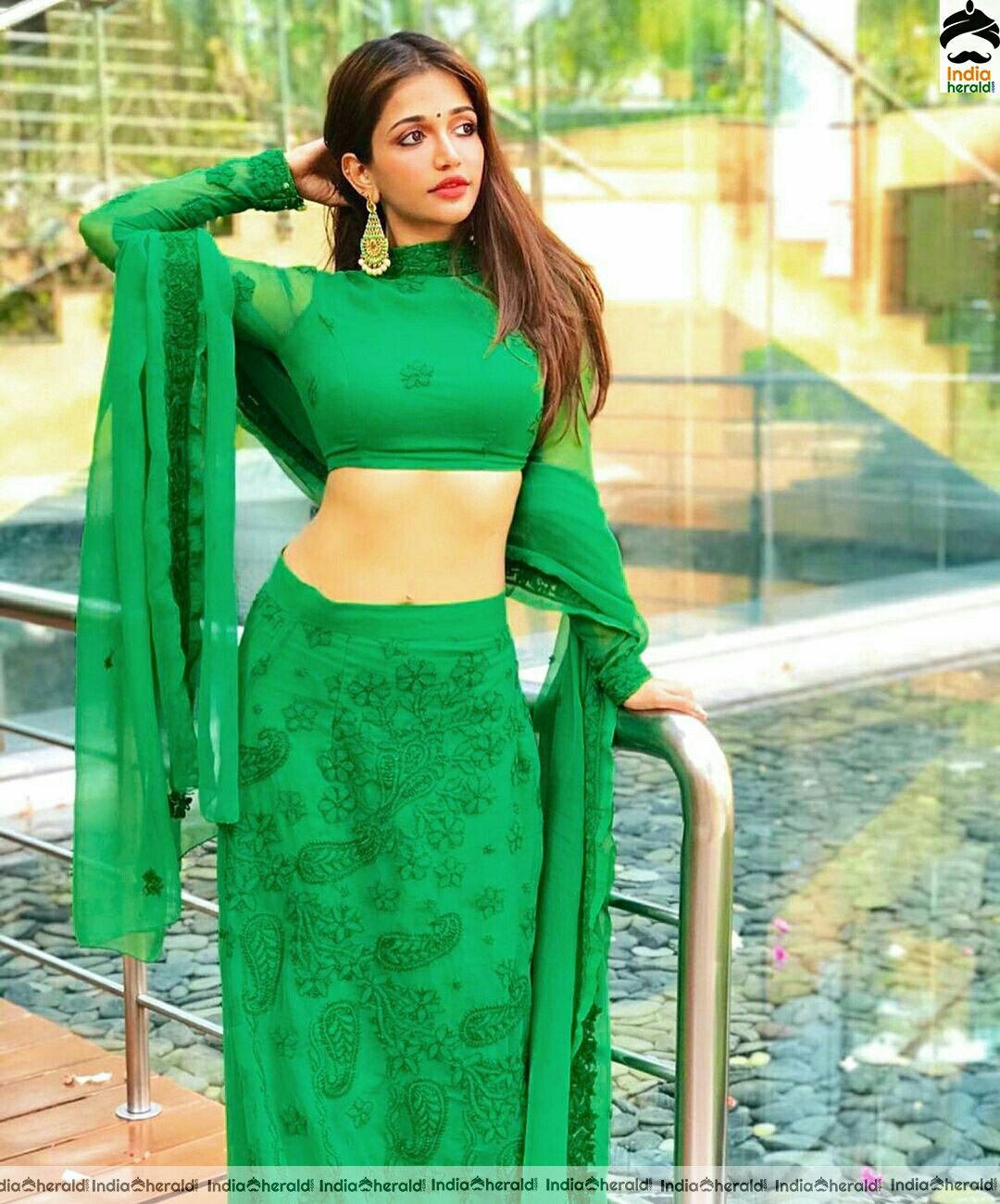 Sonali Raut Shows Her Hot Waist In Green dress