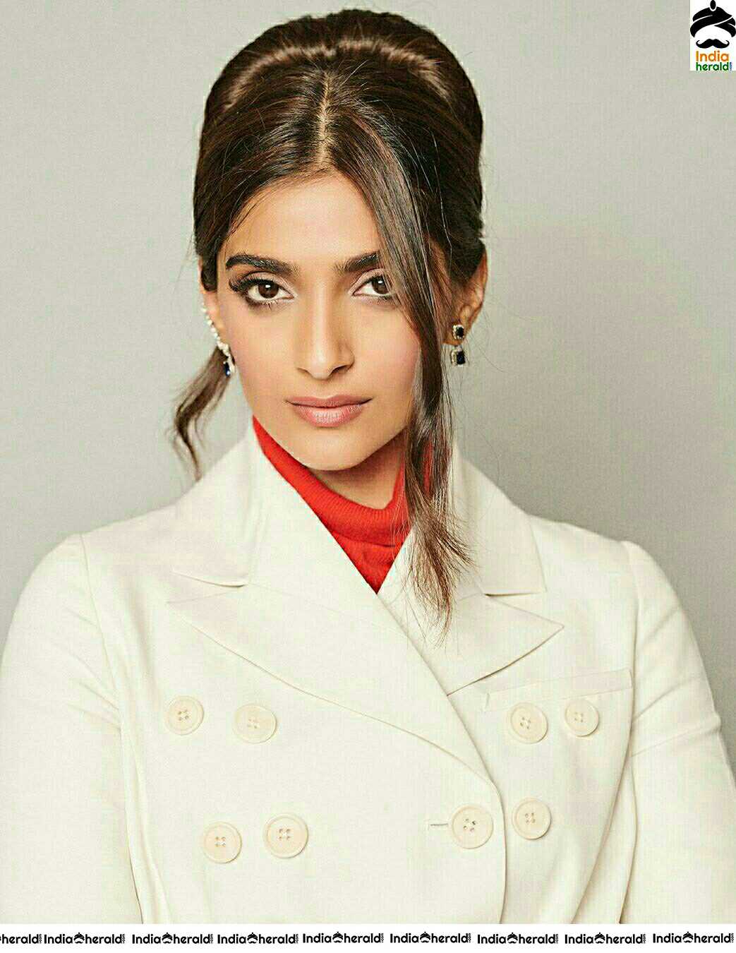 Sonam Kapoor Beautiful Photo Stills