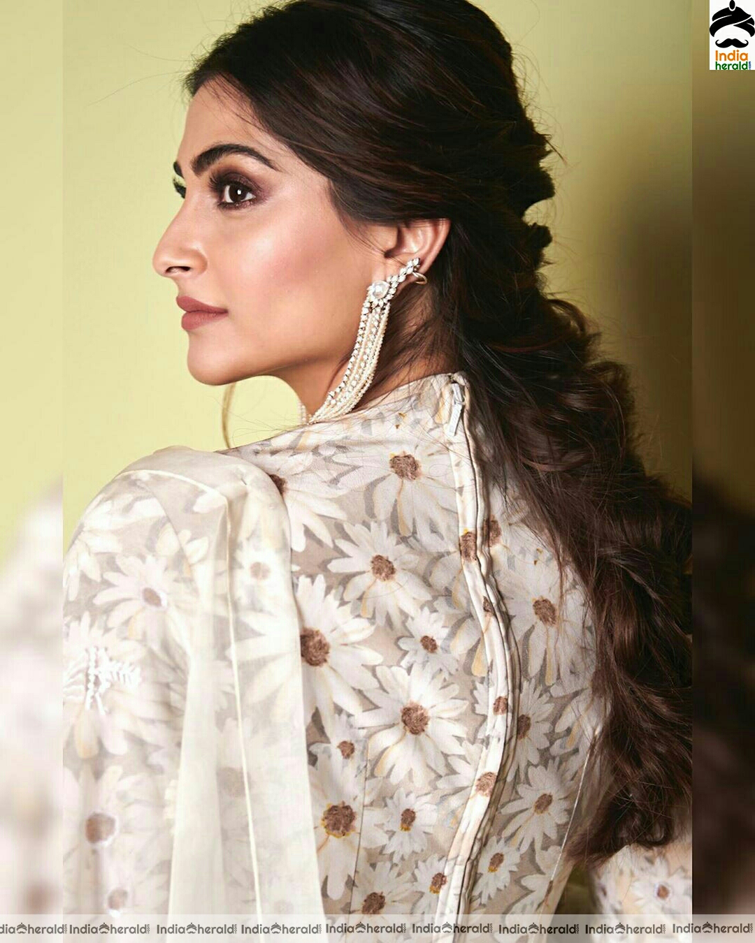 Sonam Kapoor Hot And Cute White Saree Stills