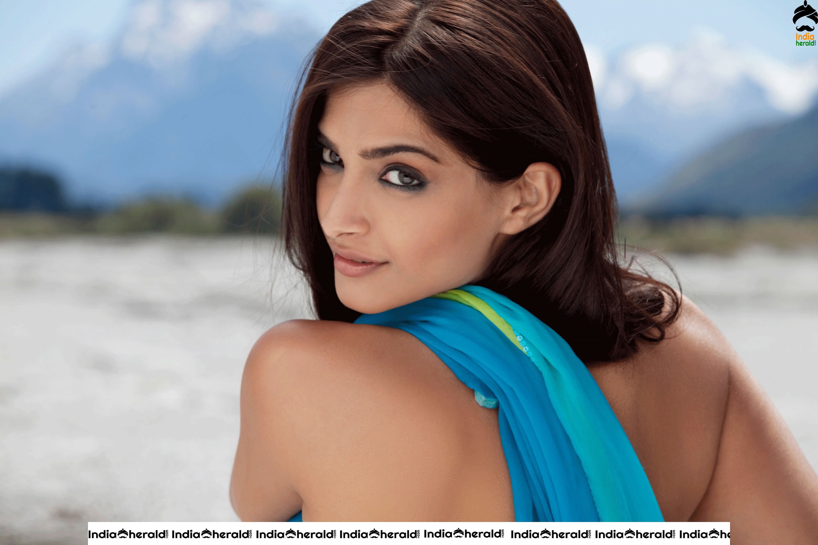 Sonam Kapoor Hot Photos Compilation to tease your Mood Set 2