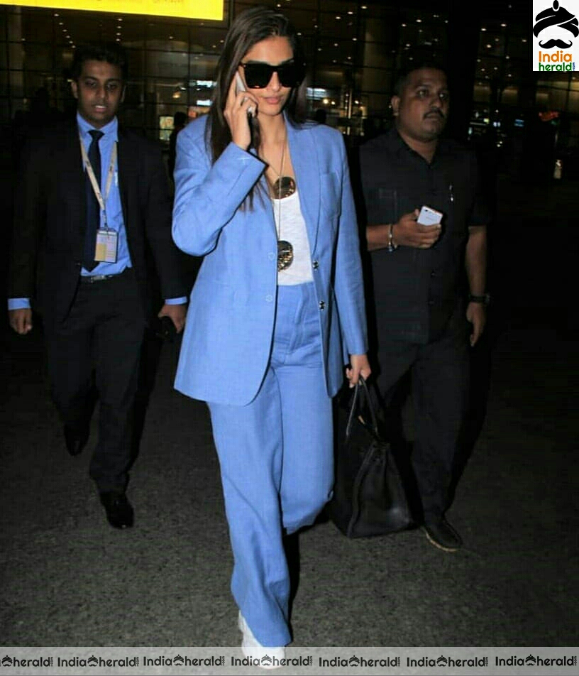 Sonam Kapoor Is just Elegant and seen with sophistication at Airport