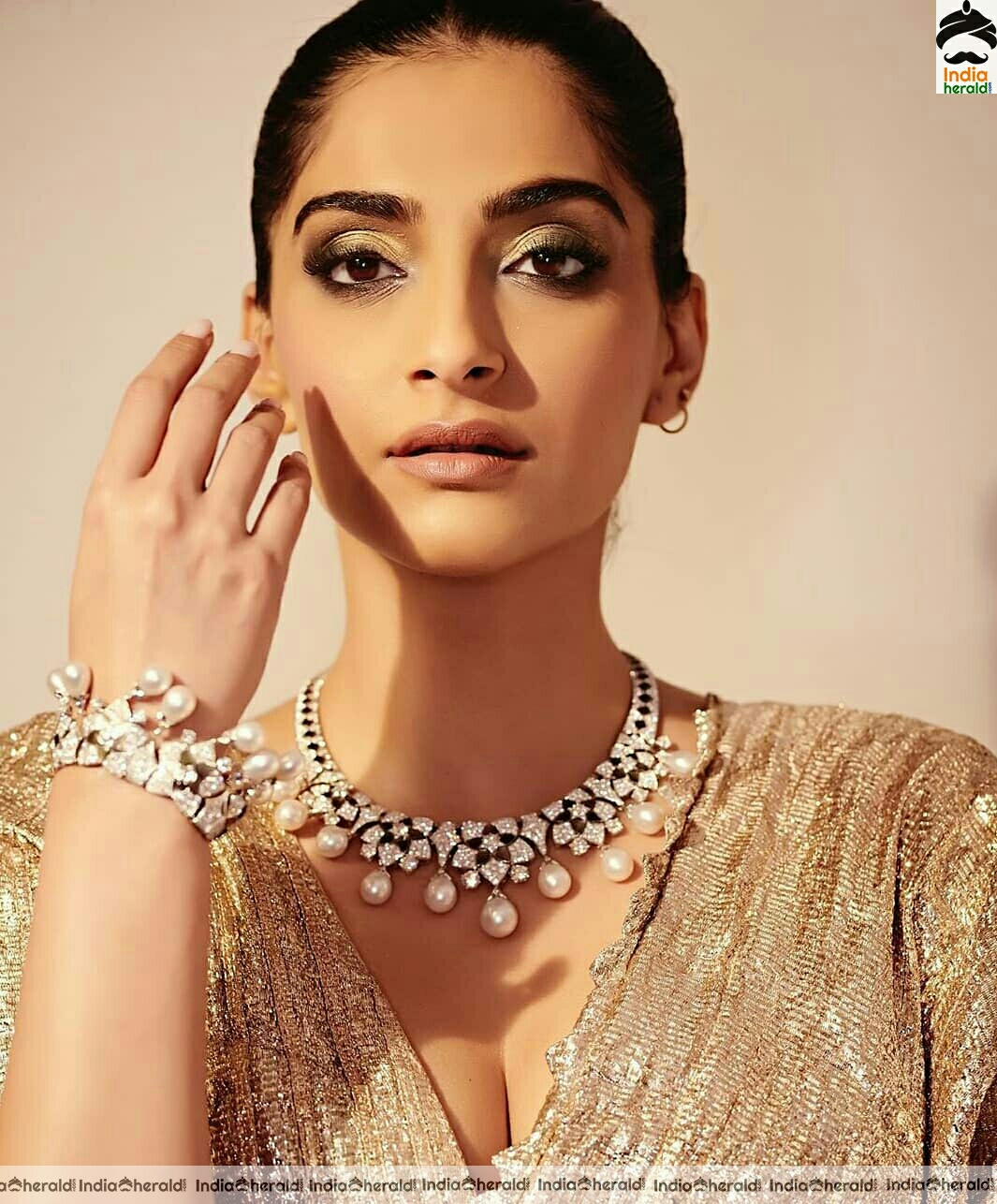 Sonam Kapoor Latest Cute Stills