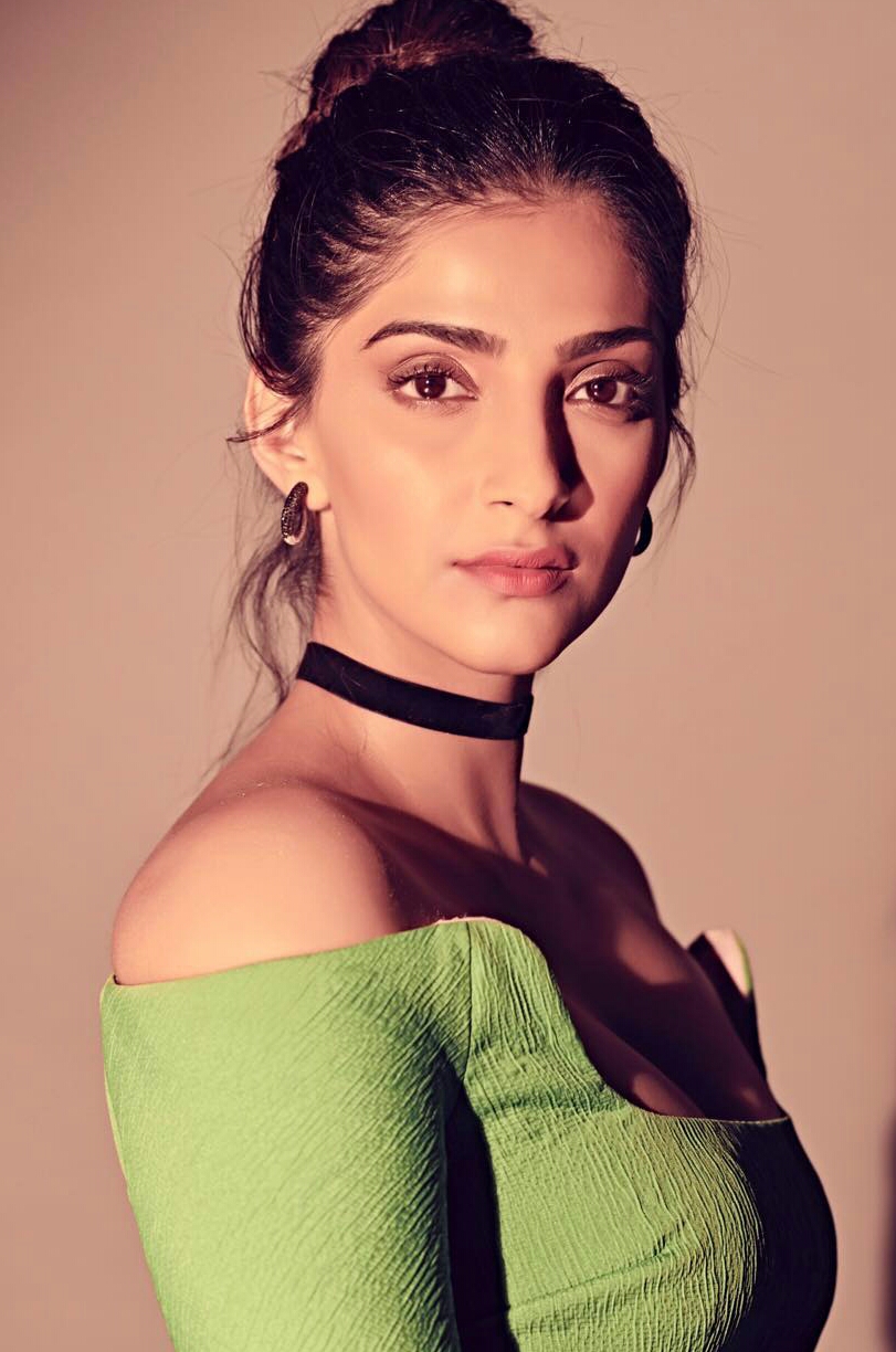 viral green goddess dressing Anamika Khanna Sonam Kapoor Black / S