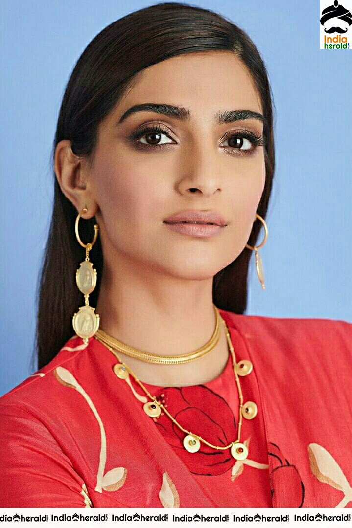 Sonam Kapoor Shows A Sexy Back In A Waist Line Revealing Red Colour Dress